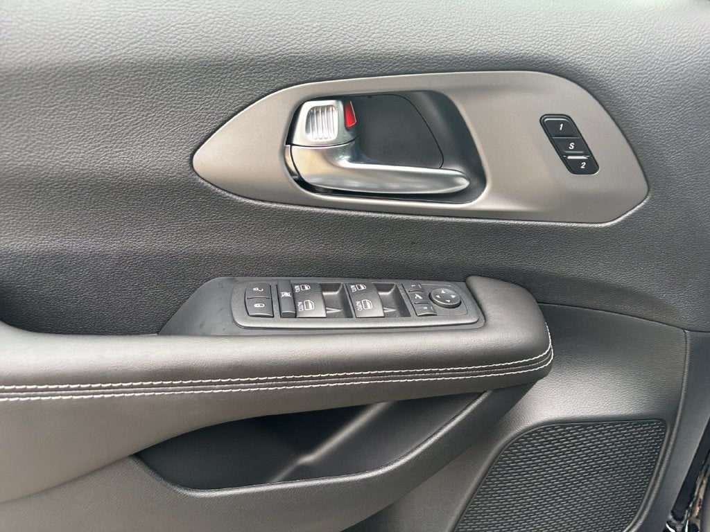2027 Chrysler Pacifica Limited