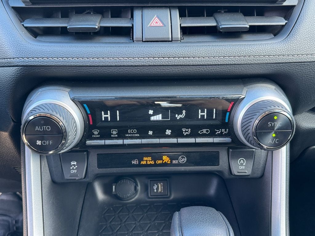 2024 Toyota RAV4 XLE ONE OWNER