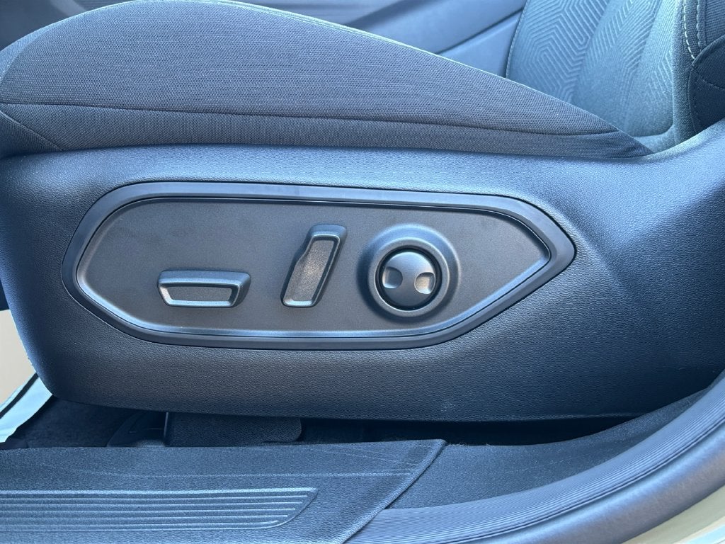 2027 Jeep Cherokee Laredo