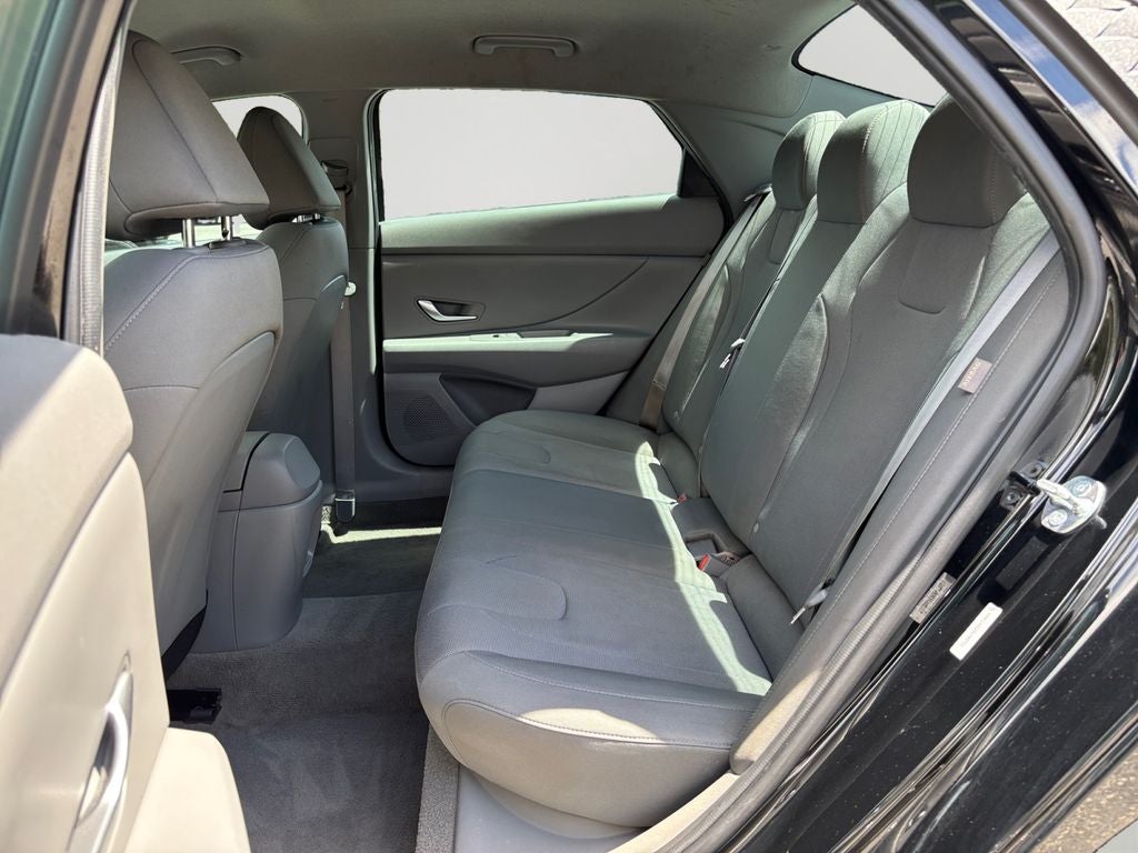 2025 Hyundai Elantra SE
