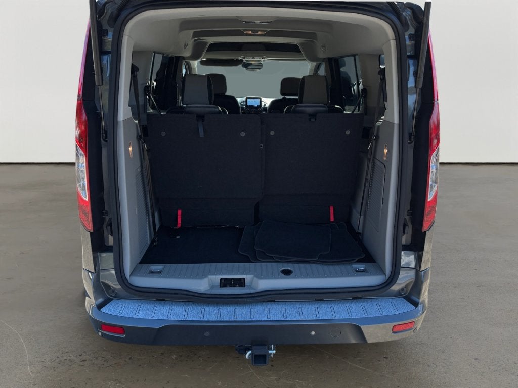 2022 Ford Transit Connect Titanium