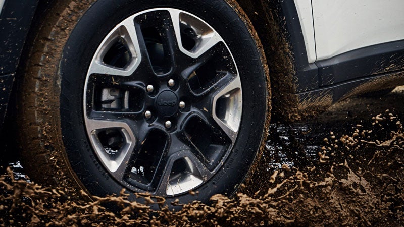 DARCARS Orange Park Chrysler Dodge Jeep RAM Tire Service in Jacksonville, FL